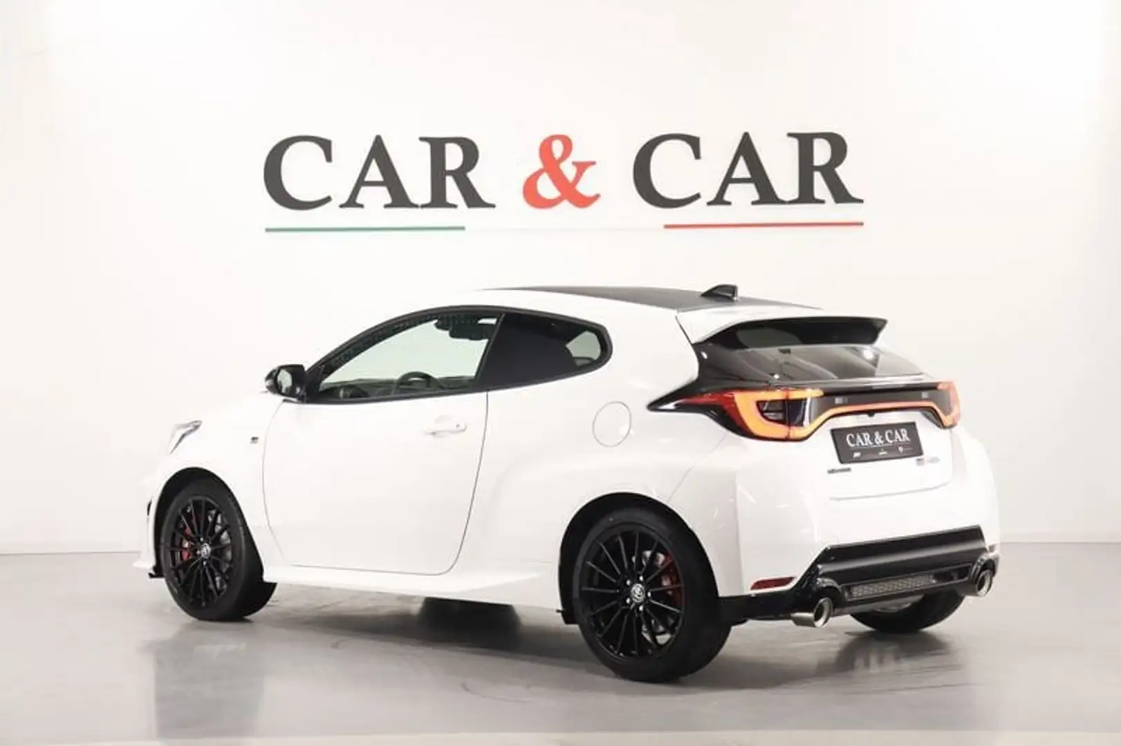 Toyota Yaris GR 1.6 Turbo 3 porte Circuit Bianco - 2