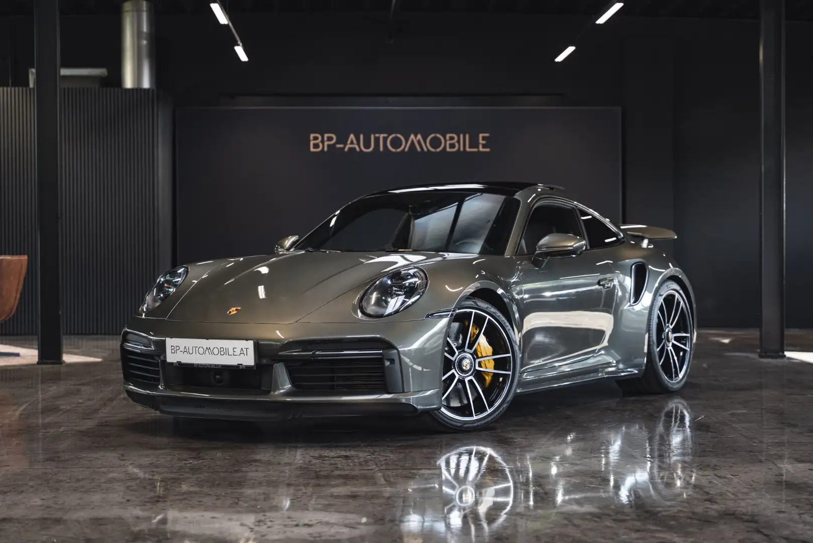 Porsche 992 911 Turbo S Coupe PDK // TRAUM KONFIGURATION // Grün - 1