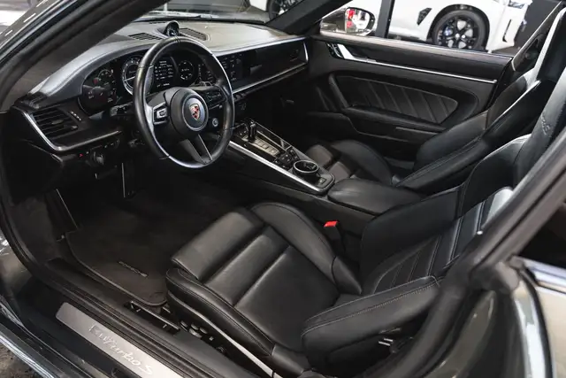 Porsche 911 view 14