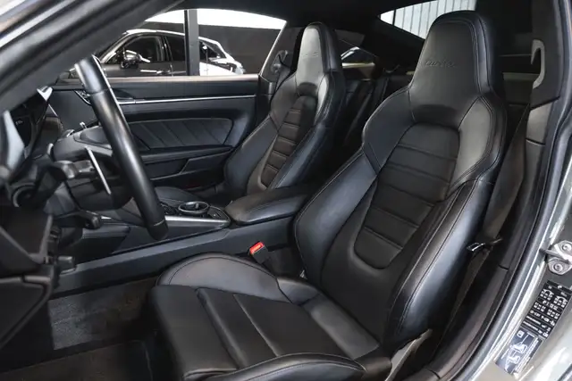 Porsche 911 view 16
