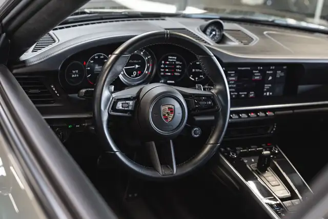 Porsche 911 view 19