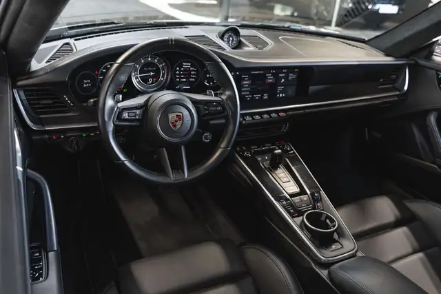 Porsche 911 view 18