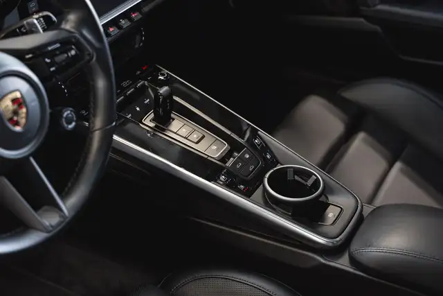 Porsche 911 view 22