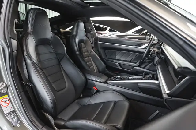 Porsche 911 view 15