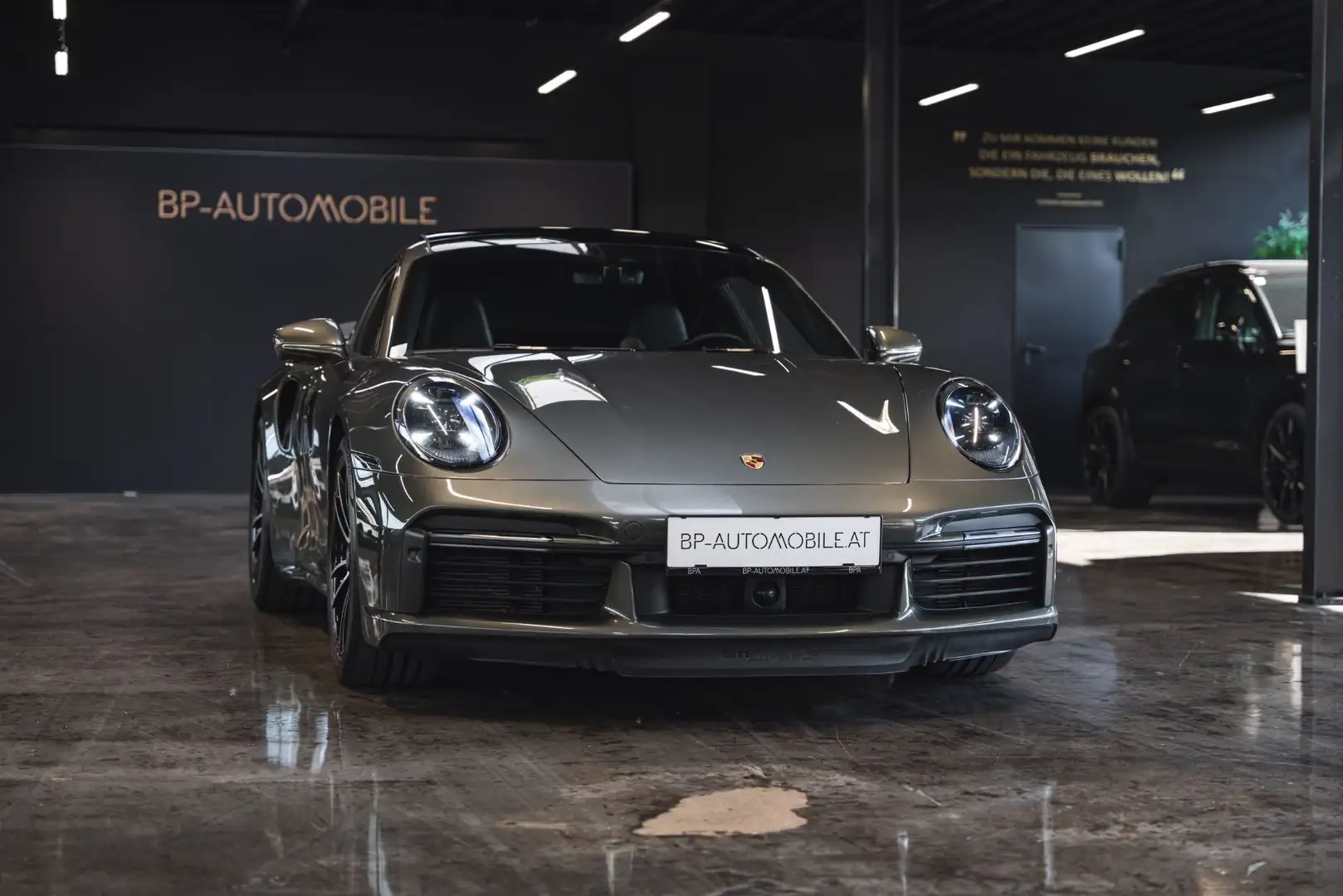 Porsche 992 911 Turbo S Coupe PDK // TRAUM KONFIGURATION // Grün - 2