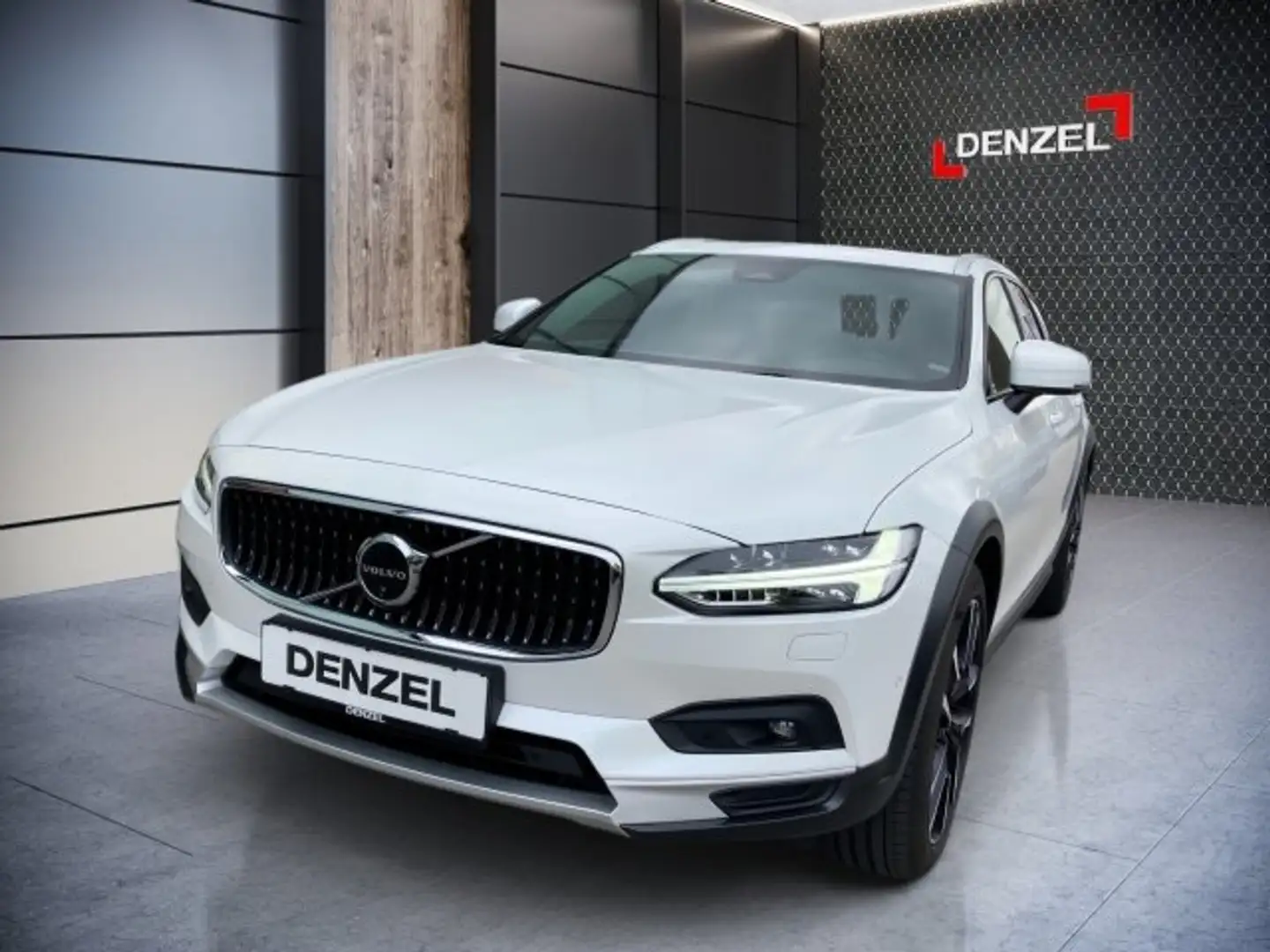 Volvo V90 Cross Country Plus, B5 AWD Mild Hybrid, Benzin Bílá - 2