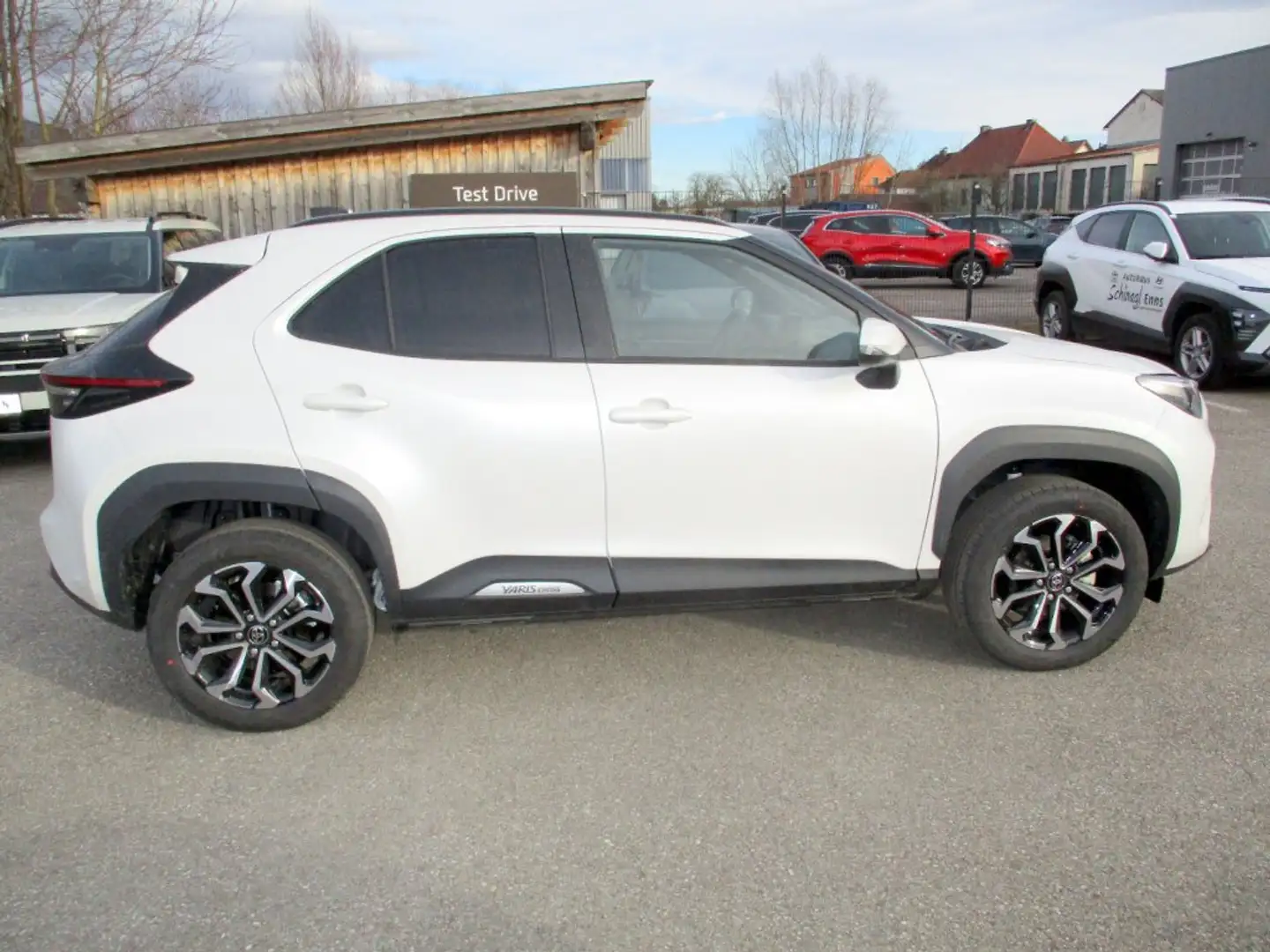 Toyota Yaris Cross 1,5 HSD Active Drive + Safety Paket Weiß - 2