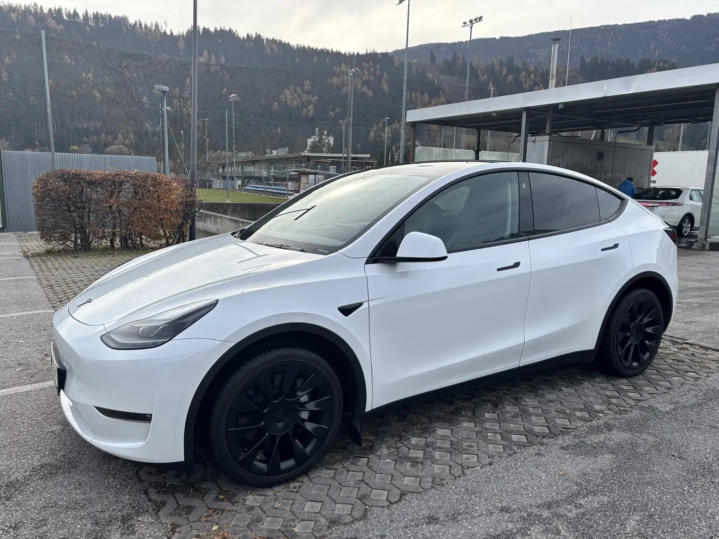 Tesla Model Y Long Range AWD 79kWh - 1