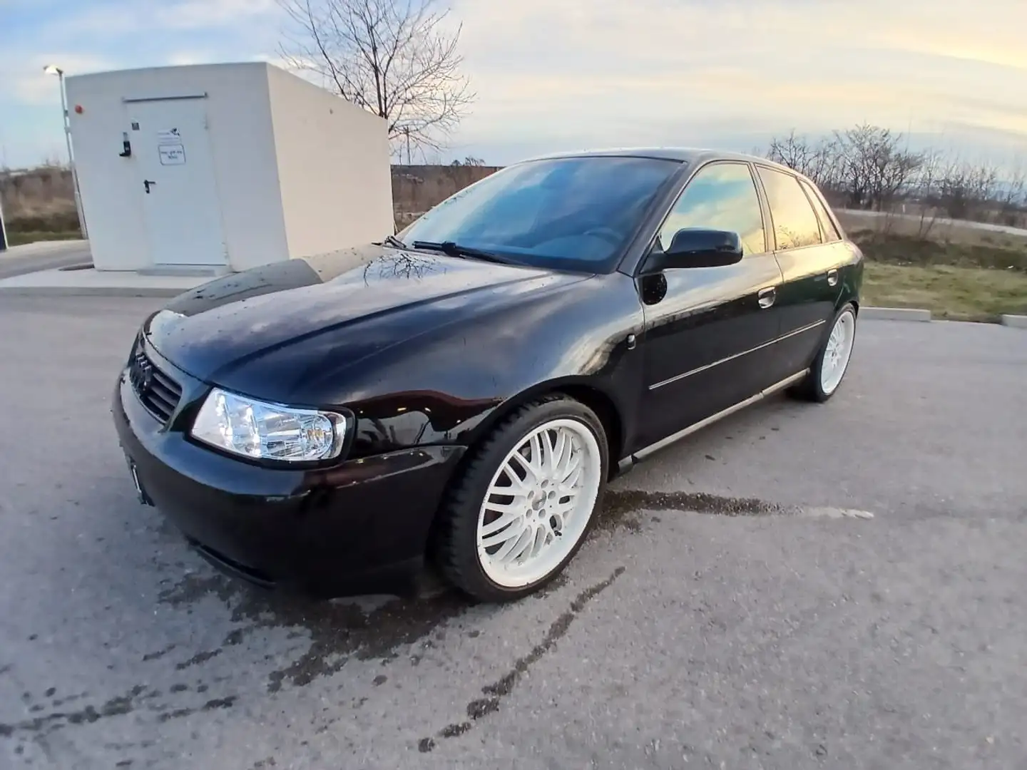 Audi A3 A3 1,8 Attraction Schwarz - 1