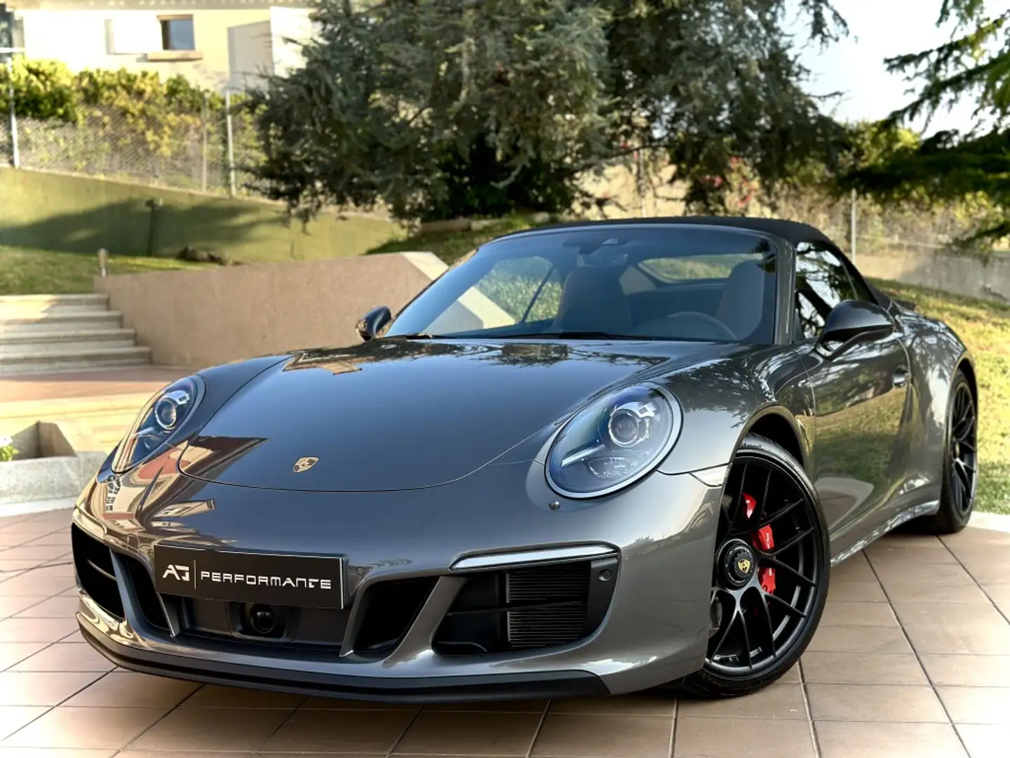 Porsche 991 Carrera 4 GTS Cabriolet PDK Gris - 1