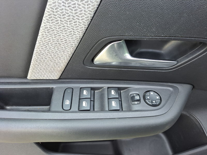 Citroen C4 1.5 BlueHDi 130 Shine S&S EAT8 — photo 12