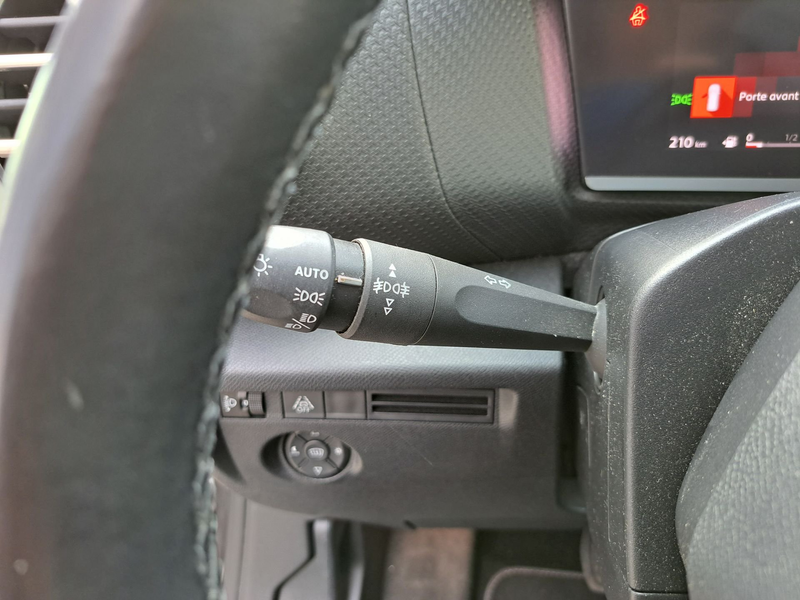 Citroen C4 1.5 BlueHDi 130 Shine S&S EAT8 — photo 14