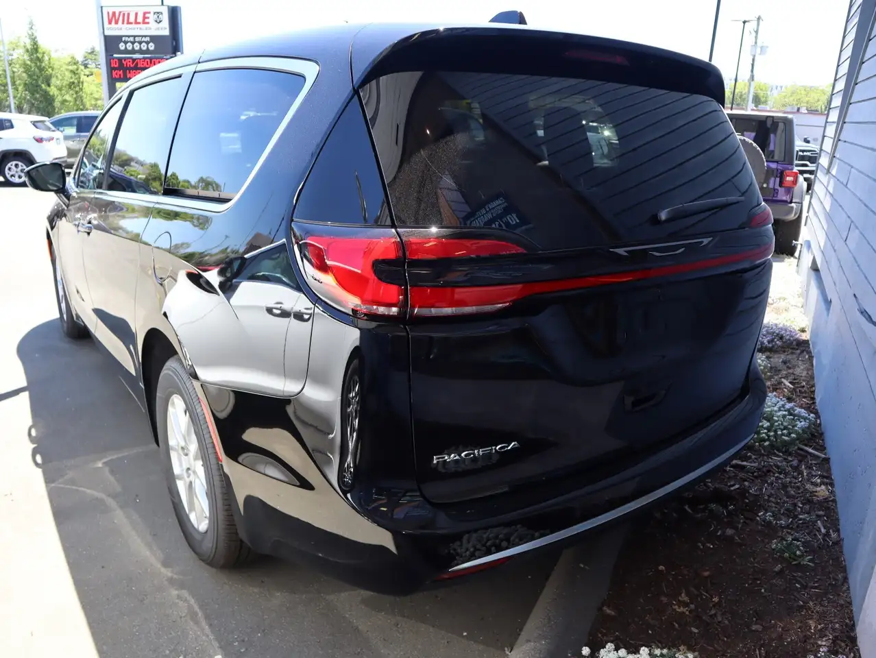 Chrysler Pacifica снимка Chrysler Pacifica