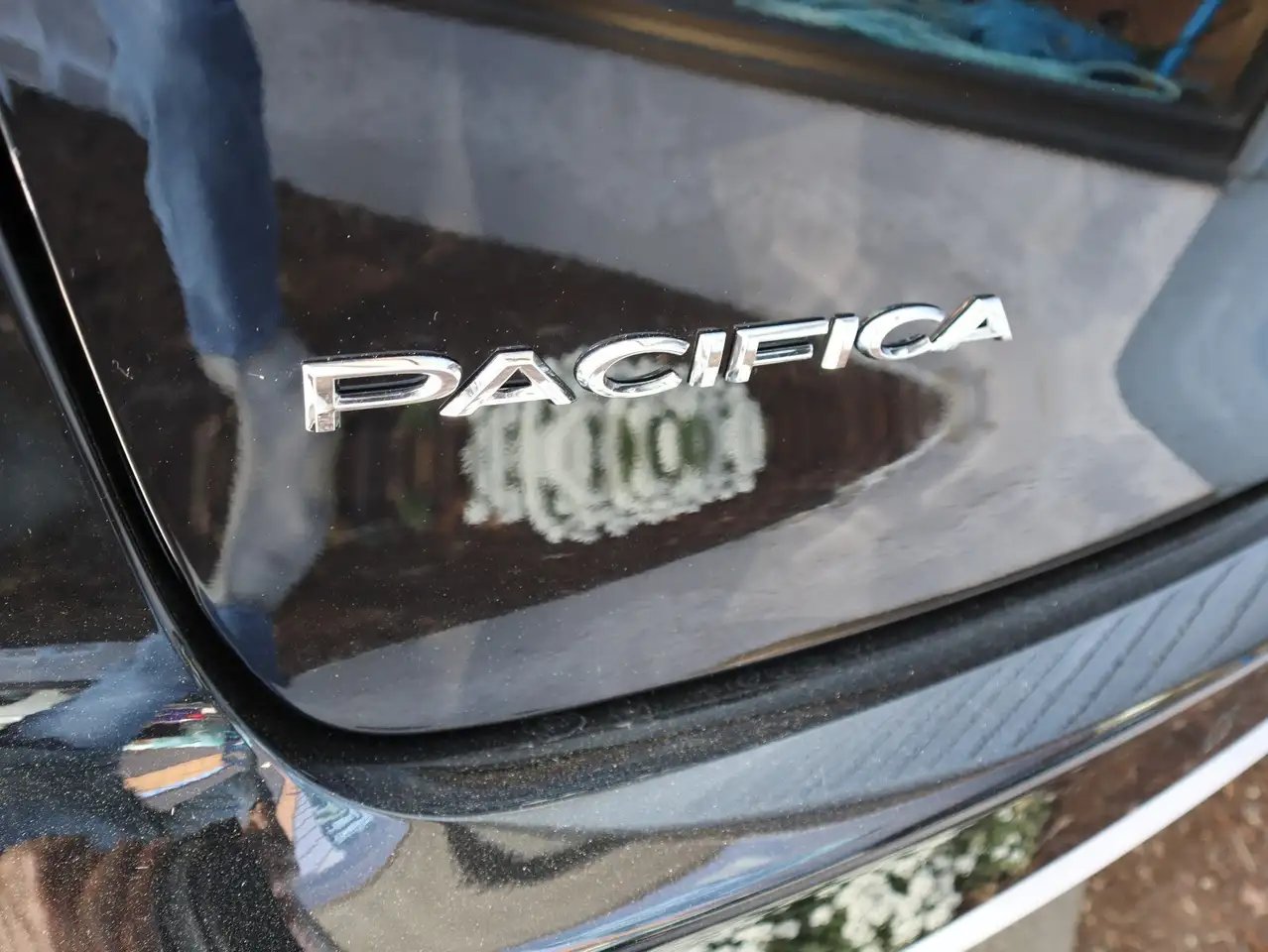 Chrysler Pacifica снимка Chrysler Pacifica