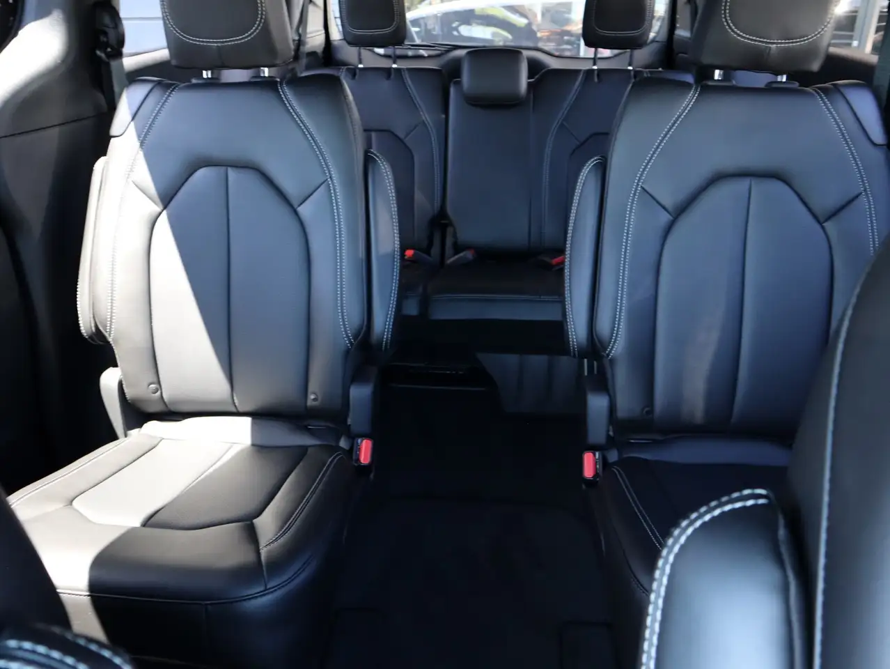 Chrysler Pacifica снимка Chrysler Pacifica