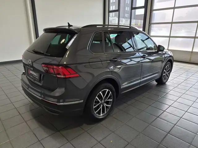 Volkswagen Tiguan view 5