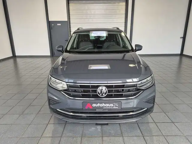 Volkswagen Tiguan view 2