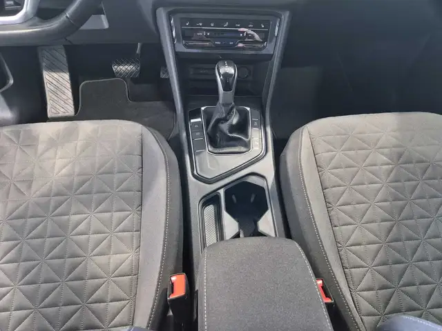 Volkswagen Tiguan view 12