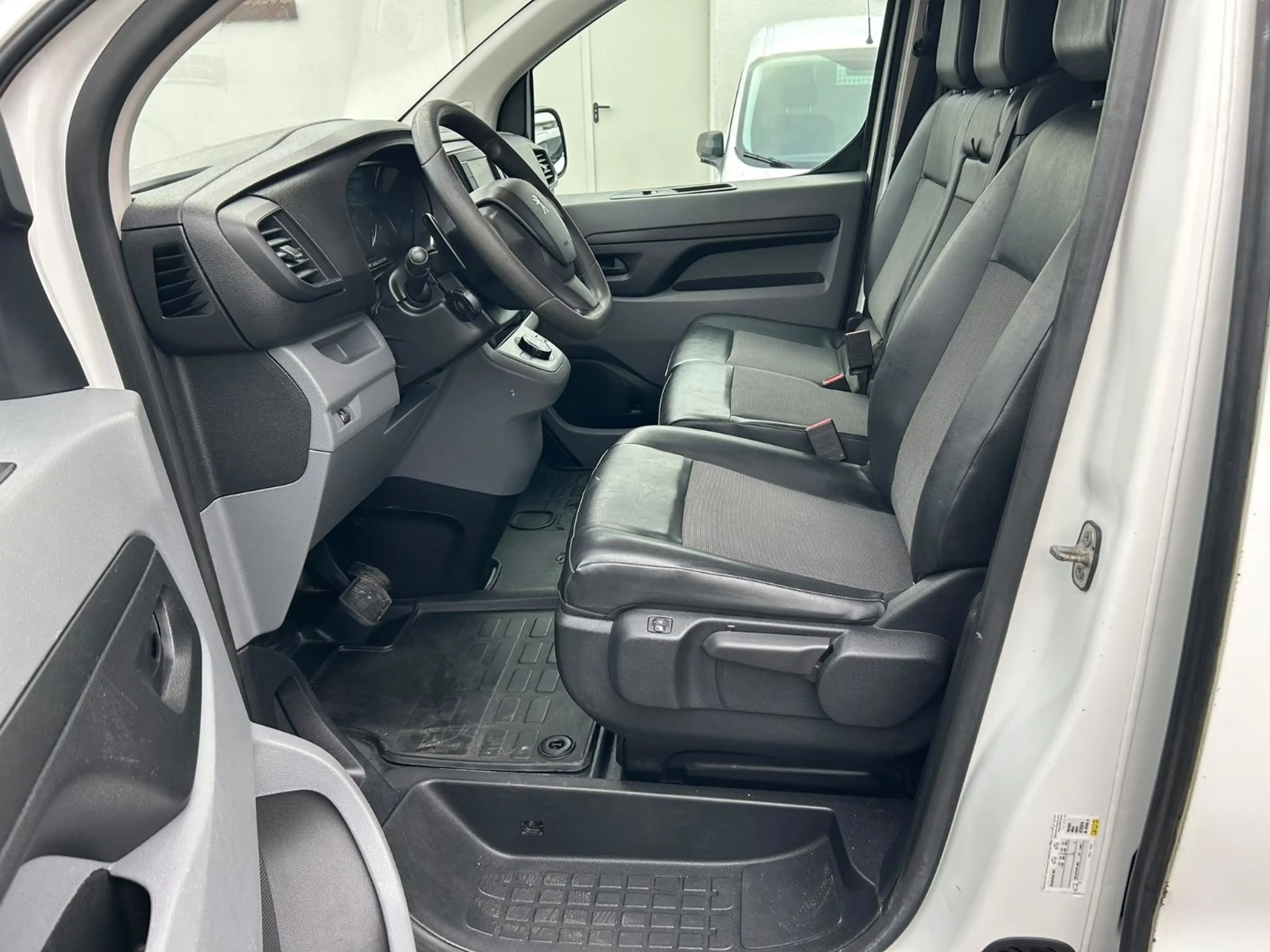 Peugeot Expert Kasten Premium L3 — photo 10