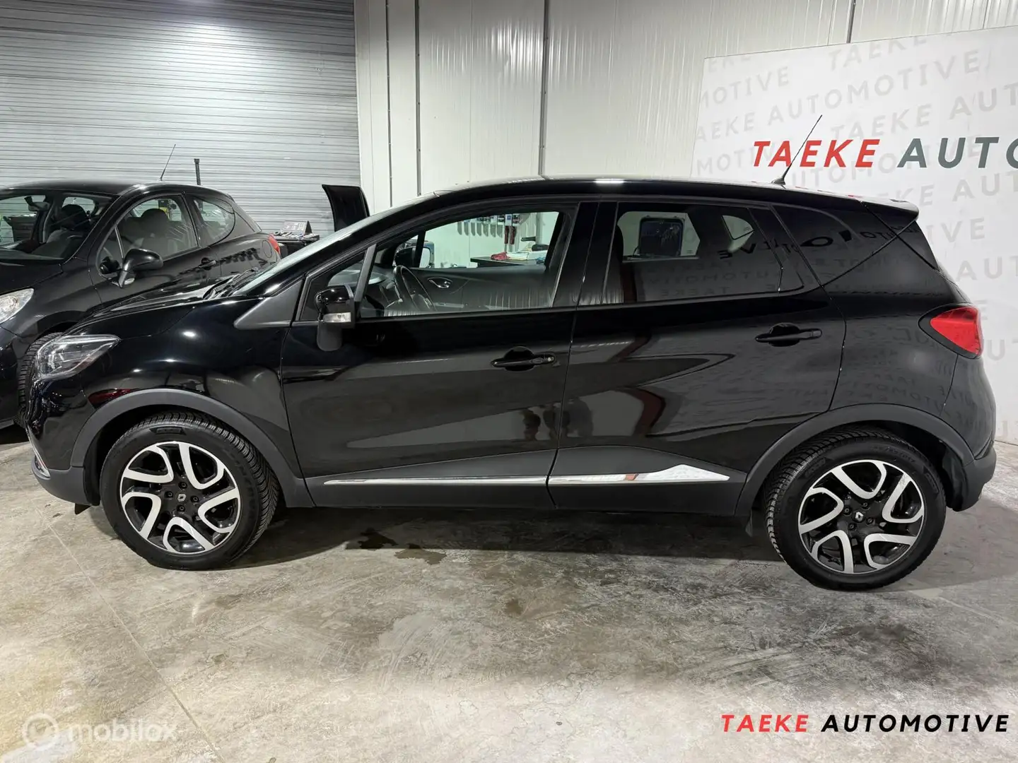 Renault Captur 0.9 TCe Dynamique Clima/Cruise/Navi/Camera Zwart - 2