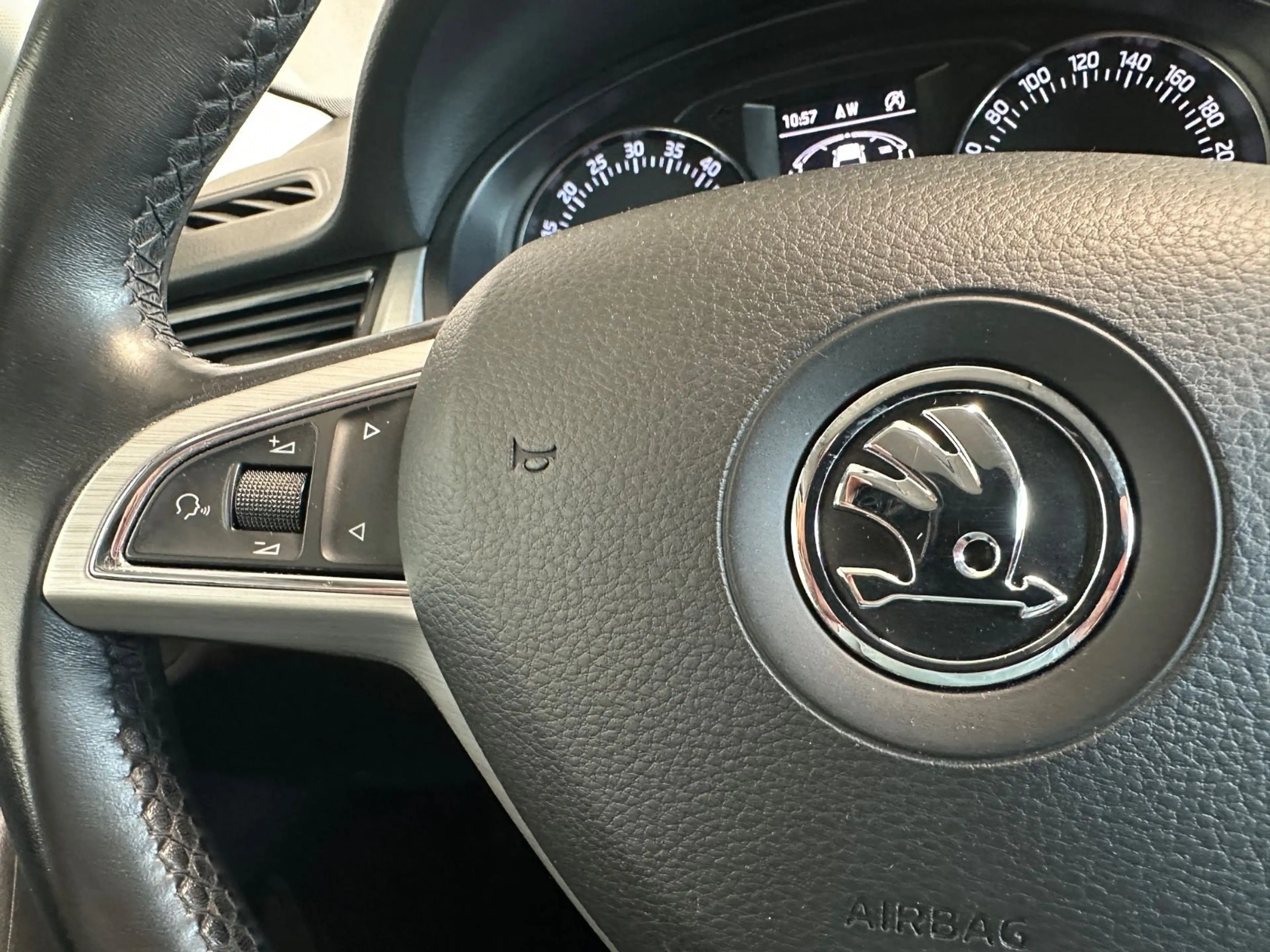 Skoda Rapid/Spaceback Spaceback Ambition,NAVI,SCHECKHEFT,TÜV NEU — photo 16