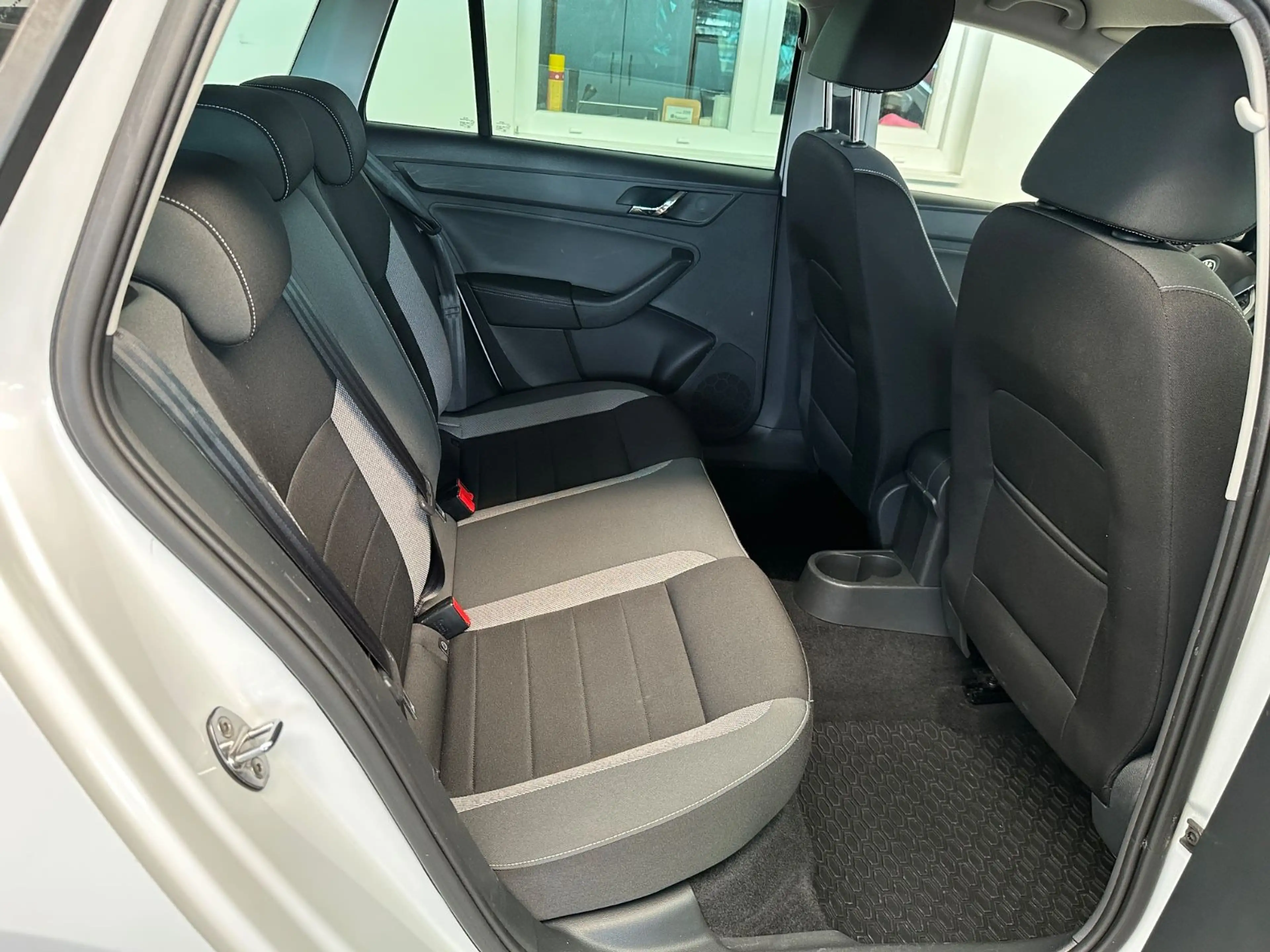 Skoda Rapid/Spaceback Spaceback Ambition,NAVI,SCHECKHEFT,TÜV NEU — photo 13