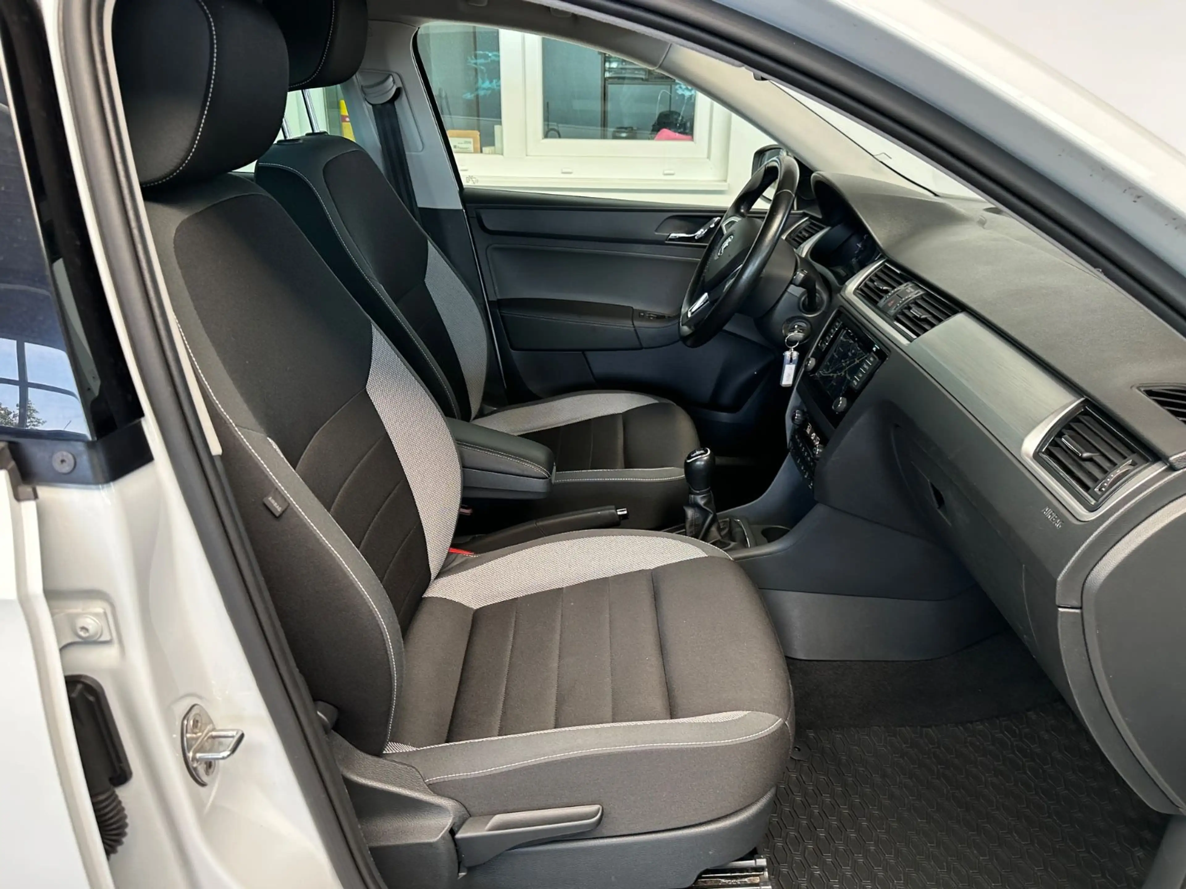 Skoda Rapid/Spaceback Spaceback Ambition,NAVI,SCHECKHEFT,TÜV NEU — photo 15