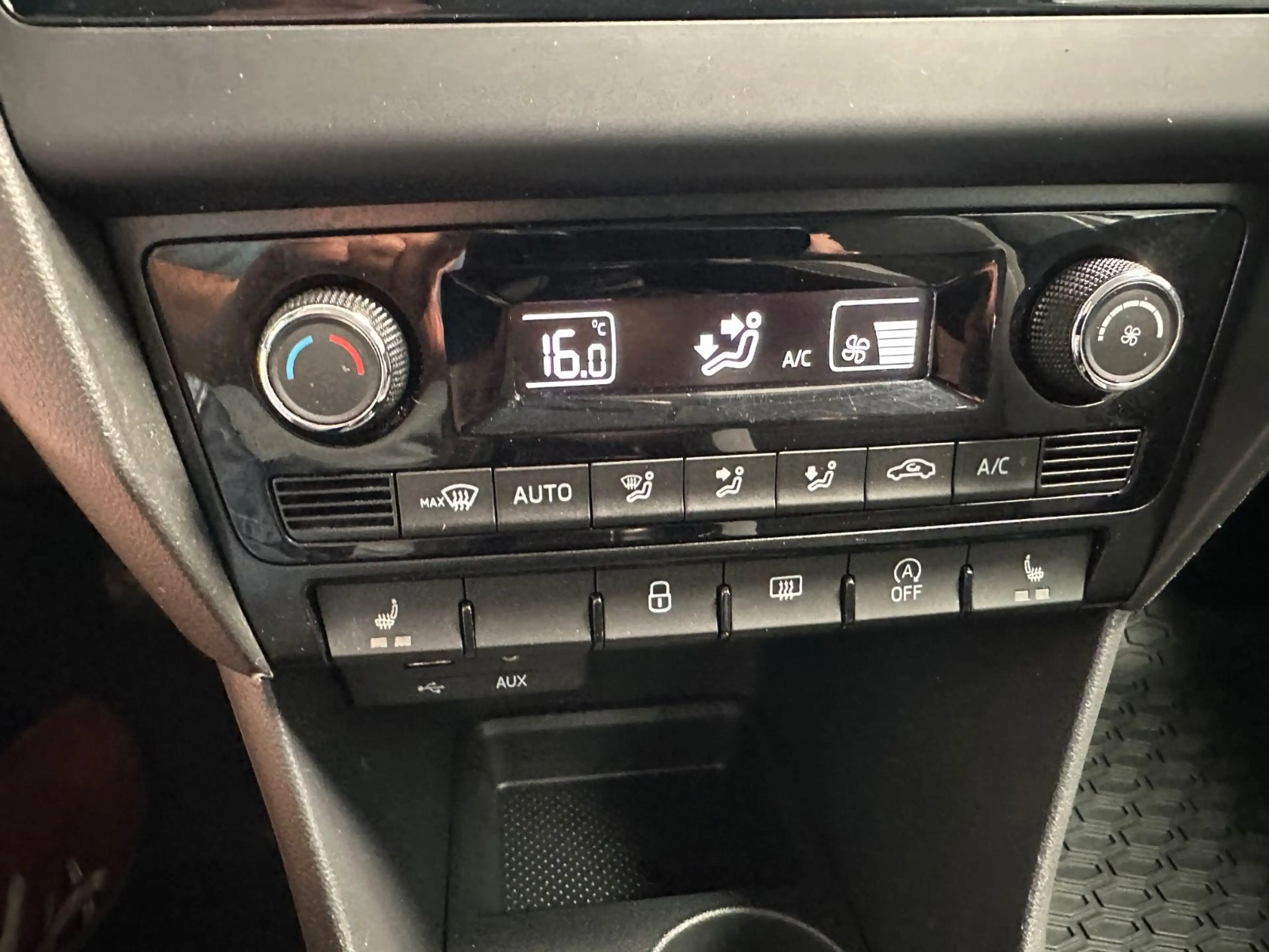 Skoda Rapid/Spaceback Spaceback Ambition,NAVI,SCHECKHEFT,TÜV NEU — photo 22