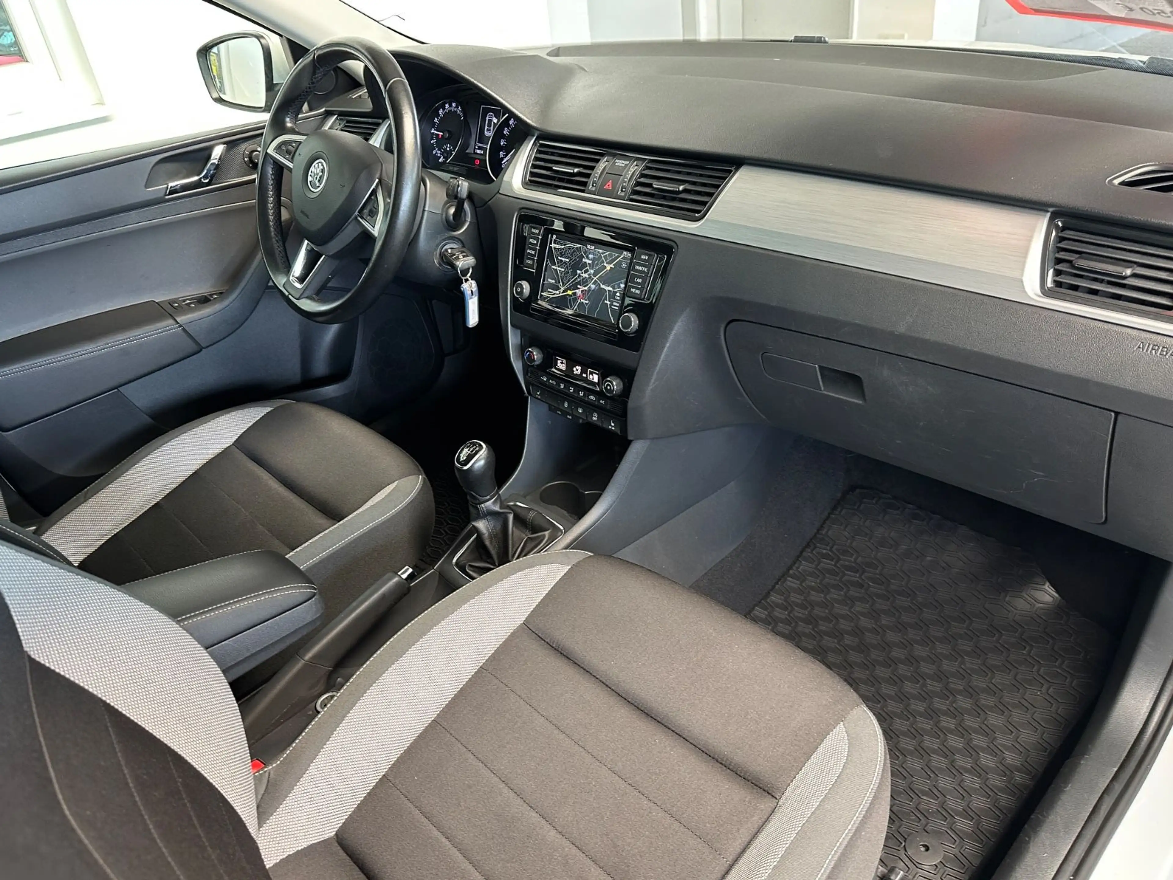 Skoda Rapid/Spaceback Spaceback Ambition,NAVI,SCHECKHEFT,TÜV NEU — photo 14