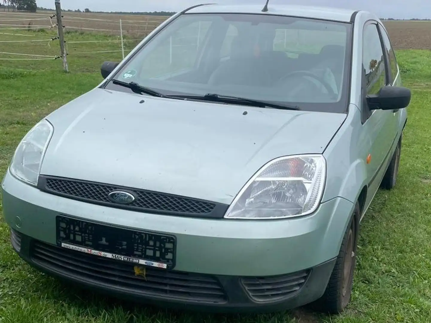 Ford Fiesta Fiesta 1.3 Silber - 1