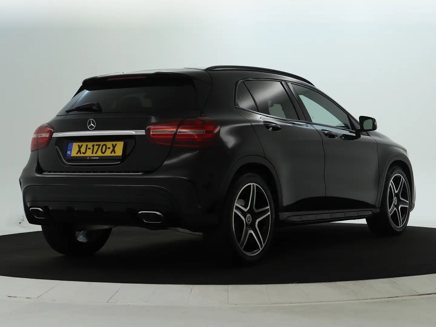 Mercedes-Benz GLA 180 Business Solution AMG | Cruise Control | AMG Line Zwart - 2