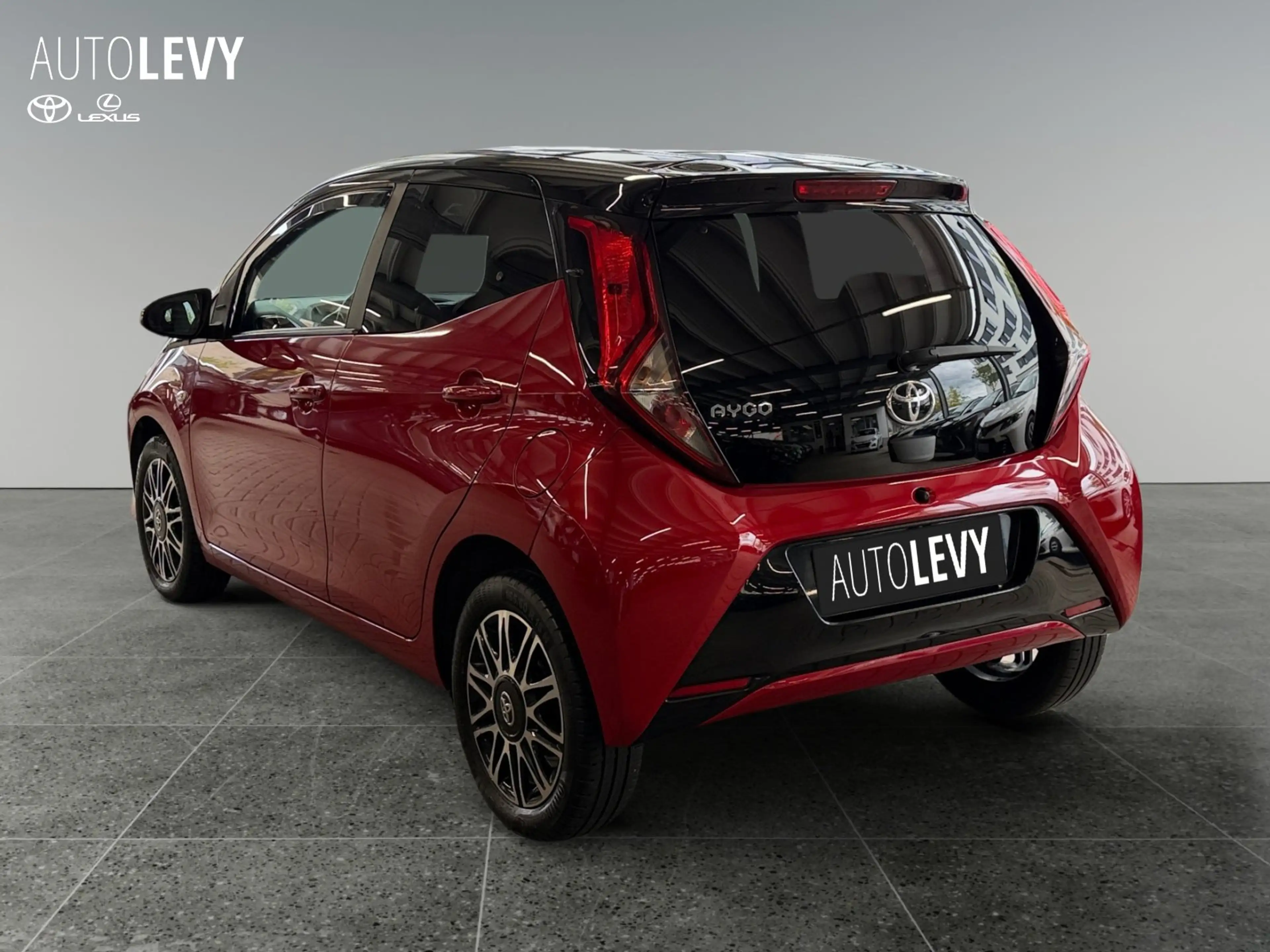 Toyota Aygo 1.0 Selection +Teilleder+Kamera+Alufelgen+ — photo 4