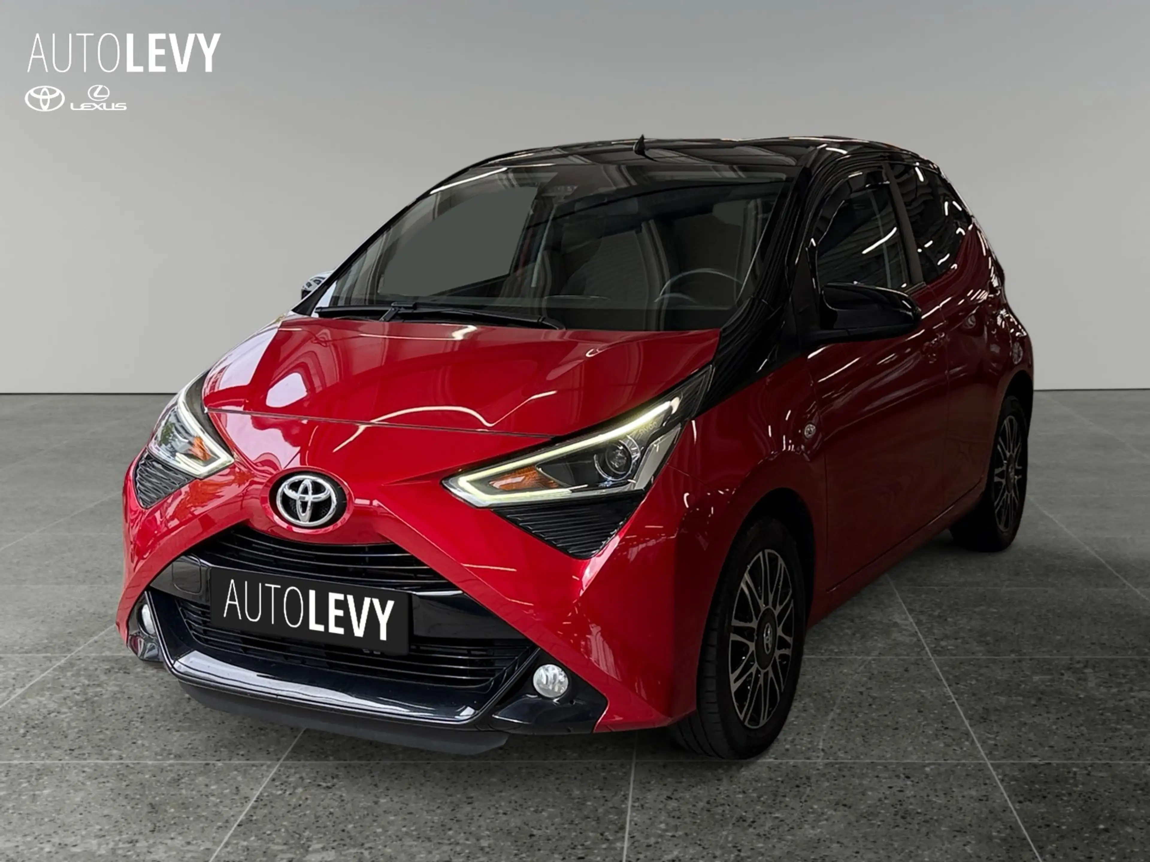 Toyota Aygo 1.0 Selection +Teilleder+Kamera+Alufelgen+ — photo 2