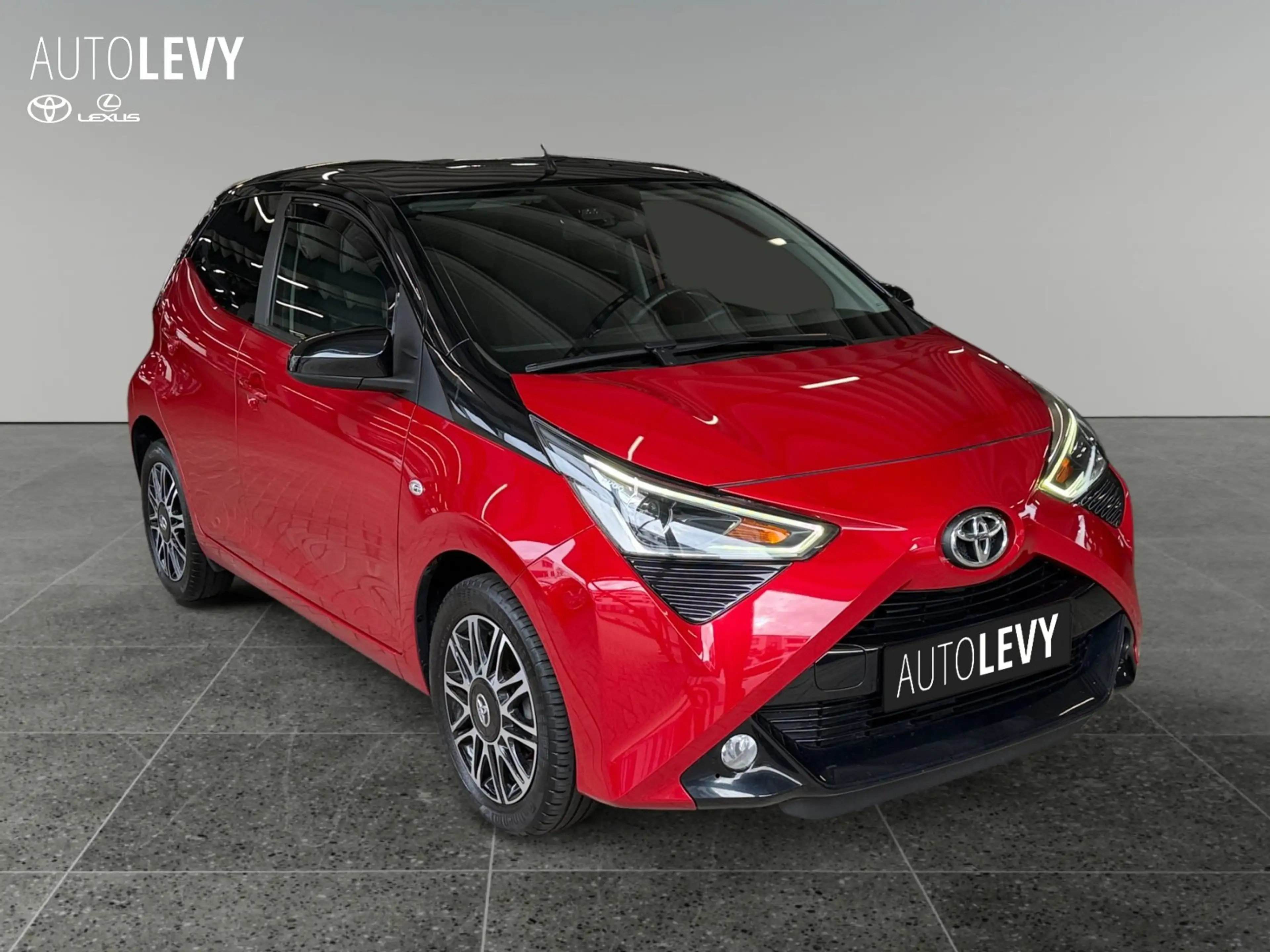 Toyota Aygo 1.0 Selection +Teilleder+Kamera+Alufelgen+ — photo 8