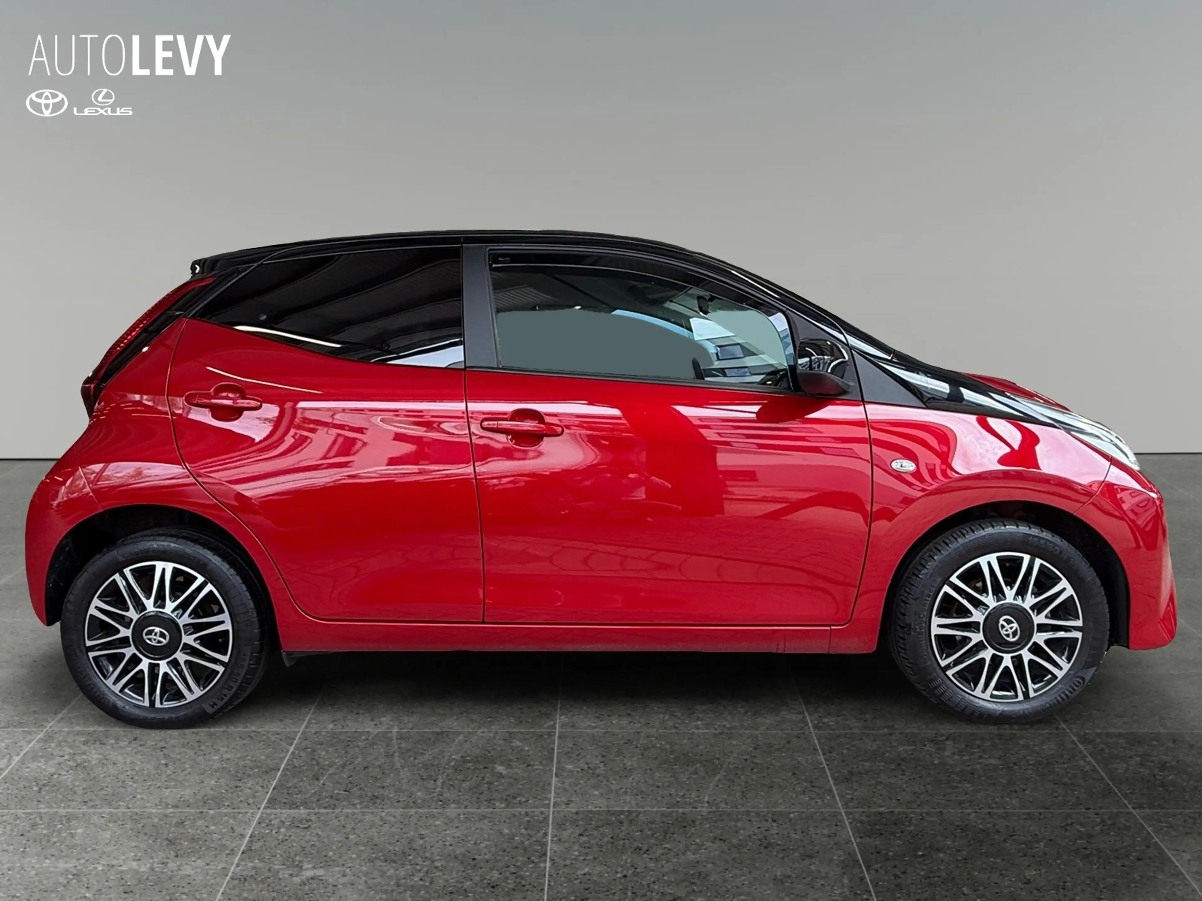 Toyota Aygo 1.0 Selection +Teilleder+Kamera+Alufelgen+ — photo 7