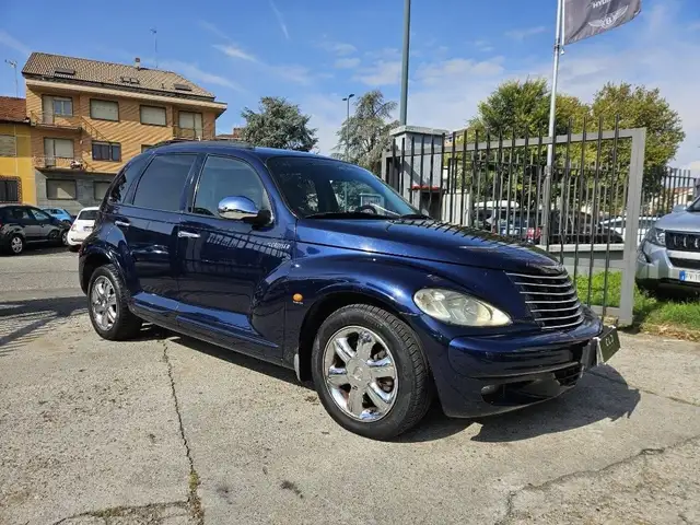 Chrysler PT Cruiser view 3