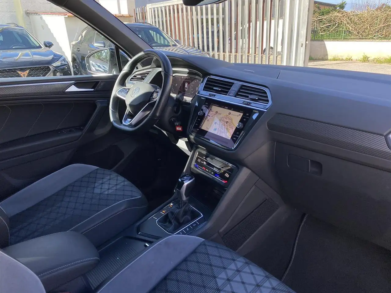 Volkswagen Tiguan R-Line 2.0 TDI 150CV DSG 16