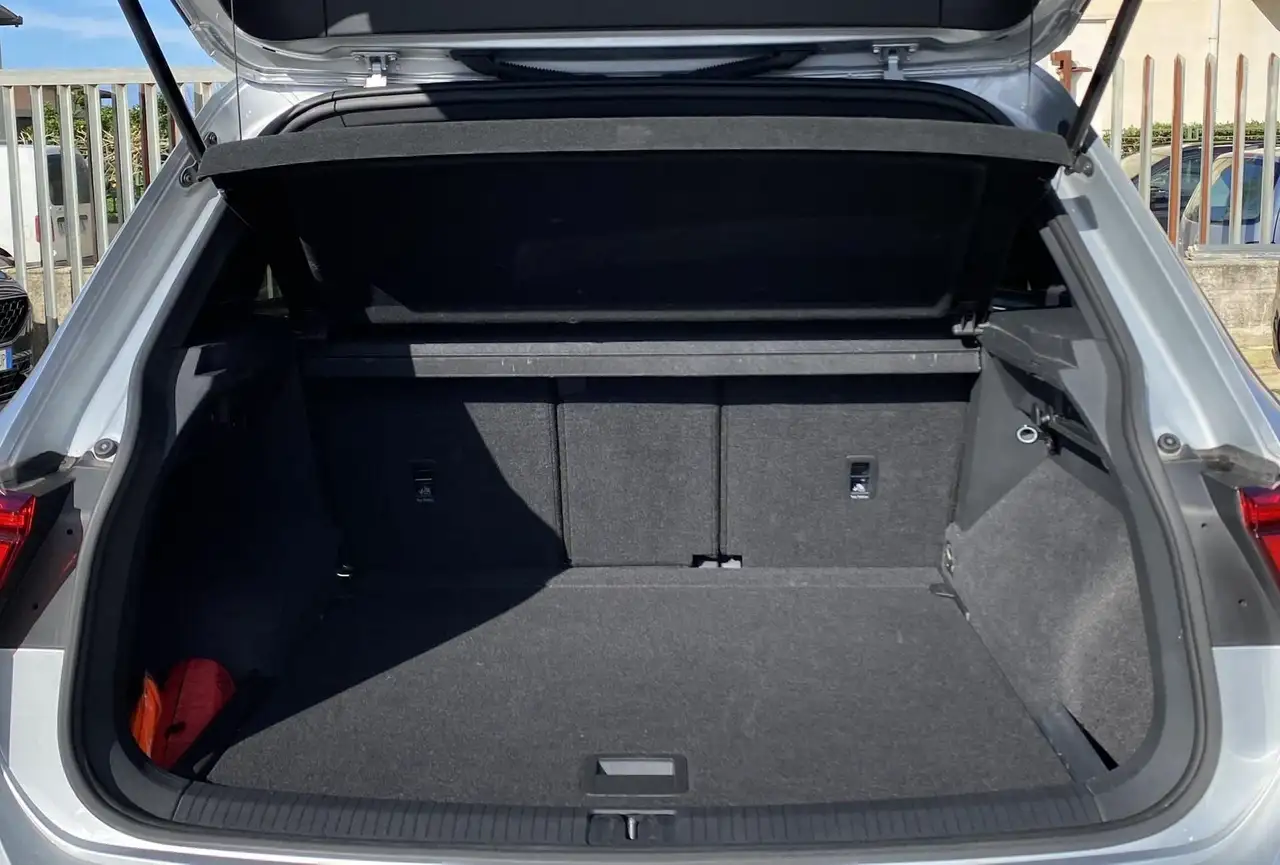 Volkswagen Tiguan R-Line 2.0 TDI 150CV DSG 21