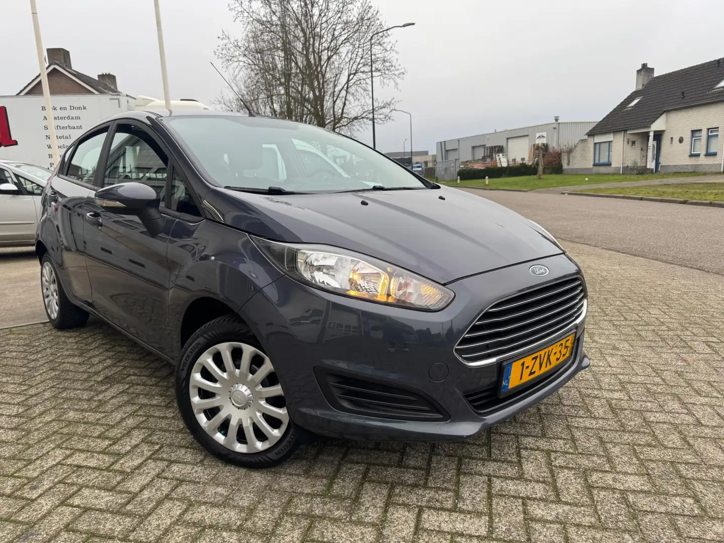 Ford Fiesta 1.0 Style Airco, Navigatie, 2e Eig Gris - 2