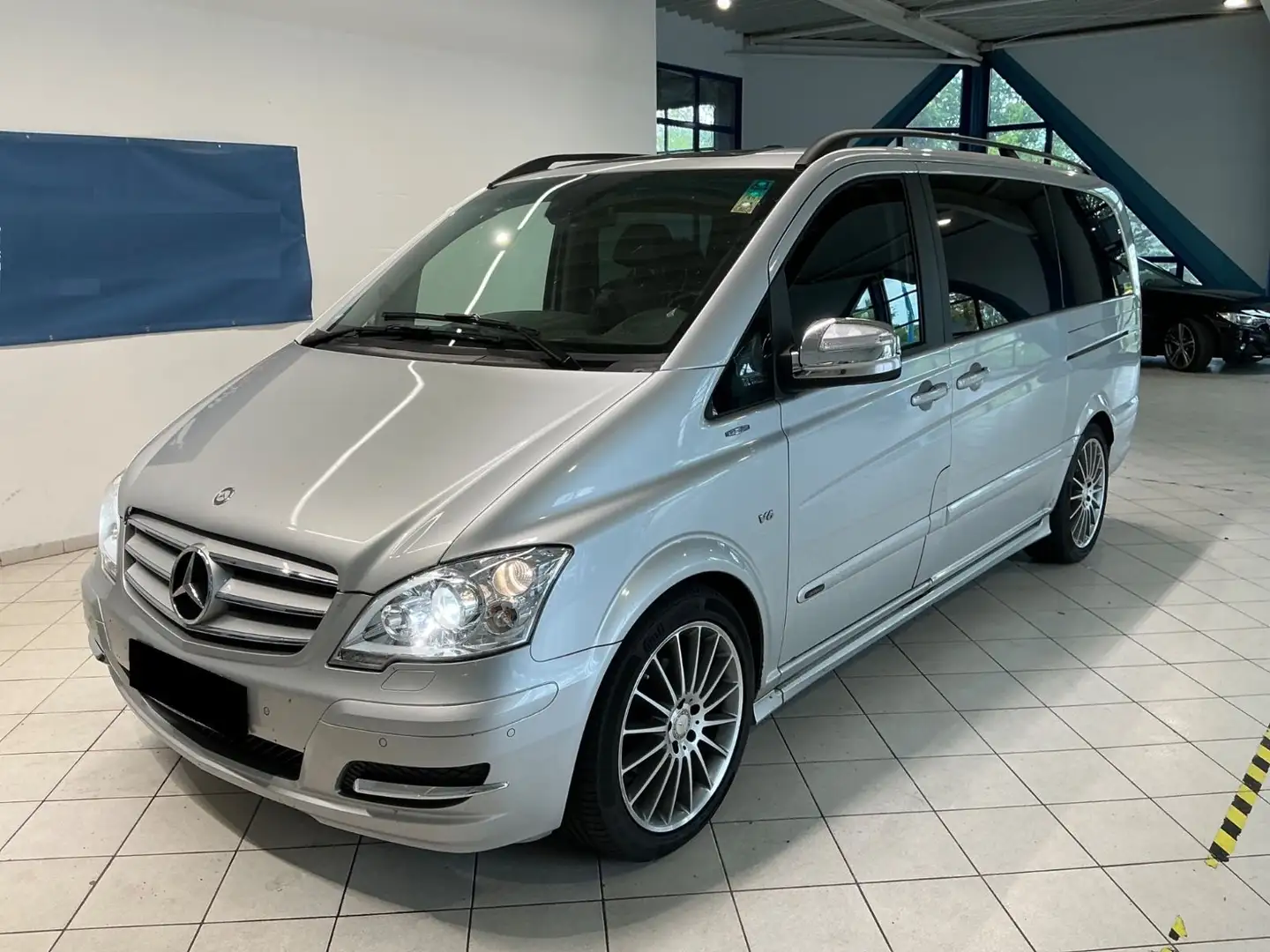 Mercedes-Benz Viano 3.0 CDI V6 Avantgarde Edition 125 lang Zilver - 1