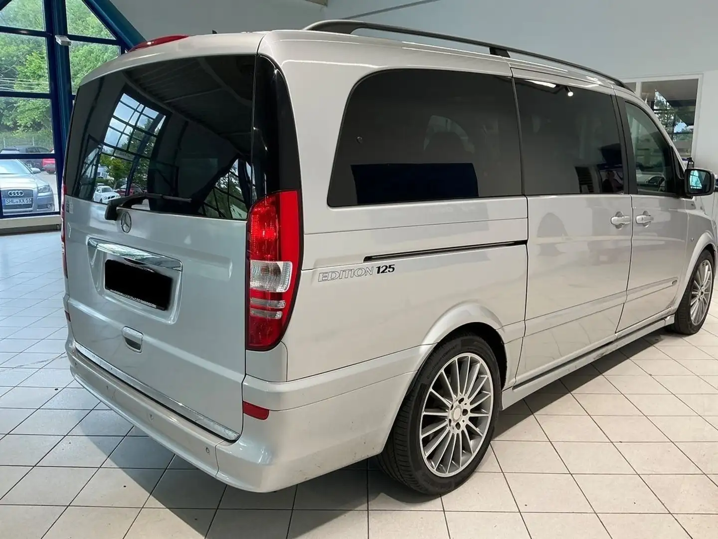 Mercedes-Benz Viano 3.0 CDI V6 Avantgarde Edition 125 lang Zilver - 2