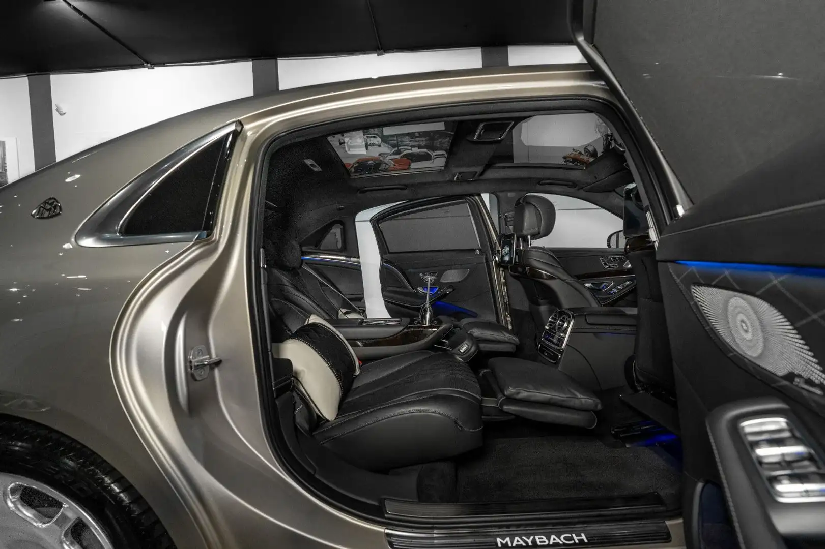 Maybach S 560 Maybach #MANUFAKTUR #FOND-TV #5-SITZE Beige - 2