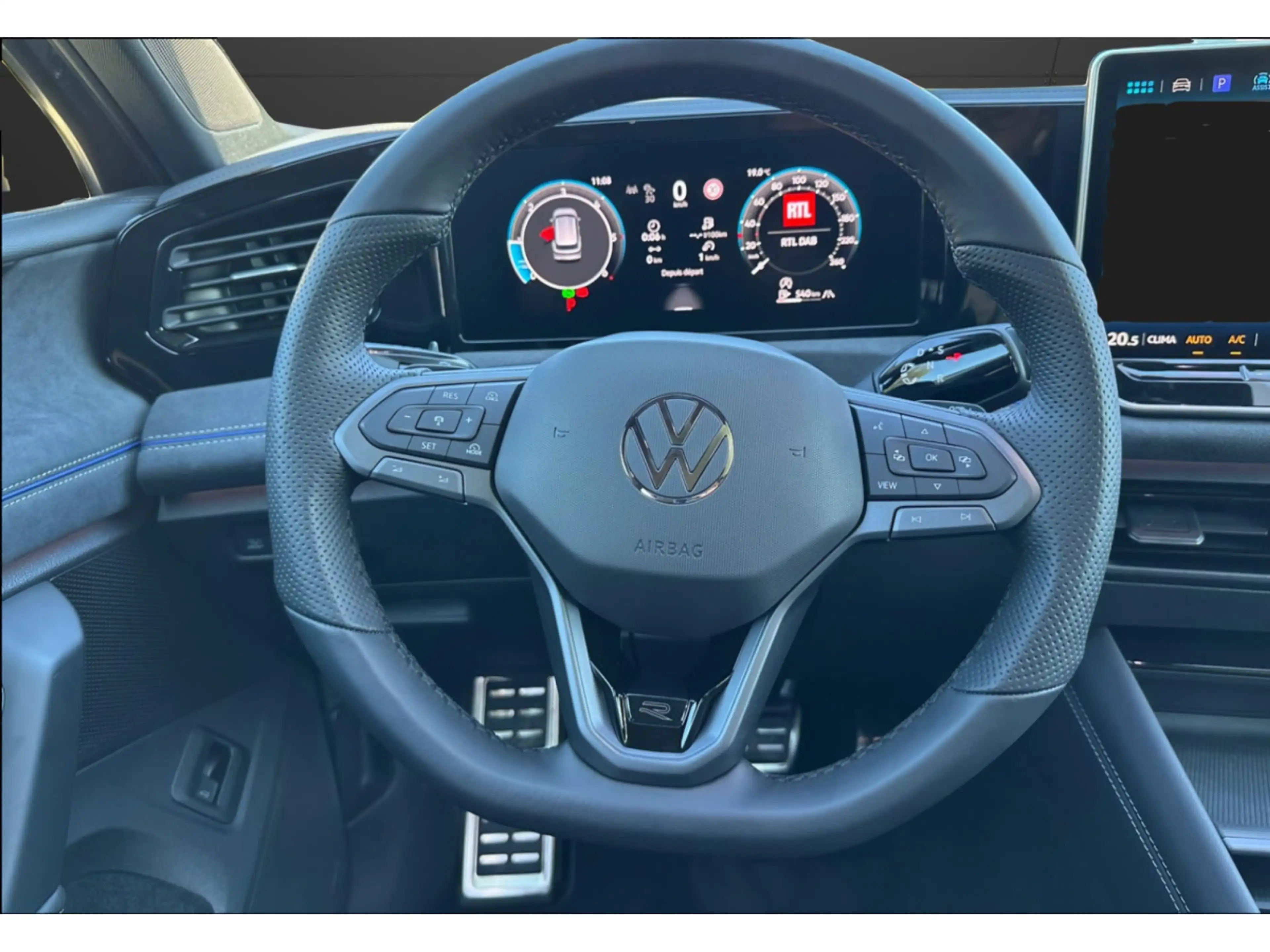 Volkswagen Tiguan Tiguan 2.0 TDI/DSG/4Motion R-Line/ AHK/Pano/360°/L — photo 3