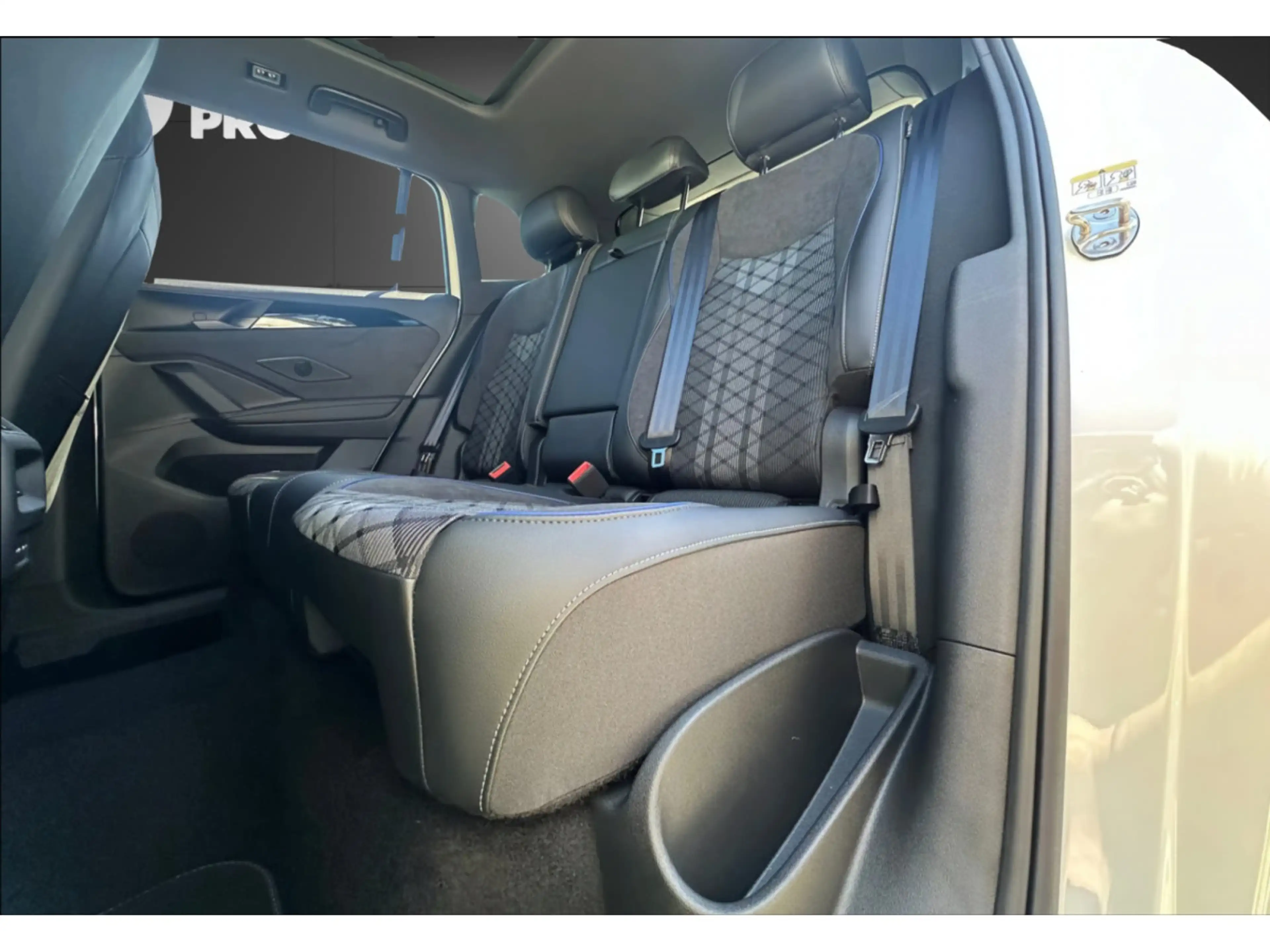 Volkswagen Tiguan Tiguan 2.0 TDI/DSG/4Motion R-Line/ AHK/Pano/360°/L — photo 8