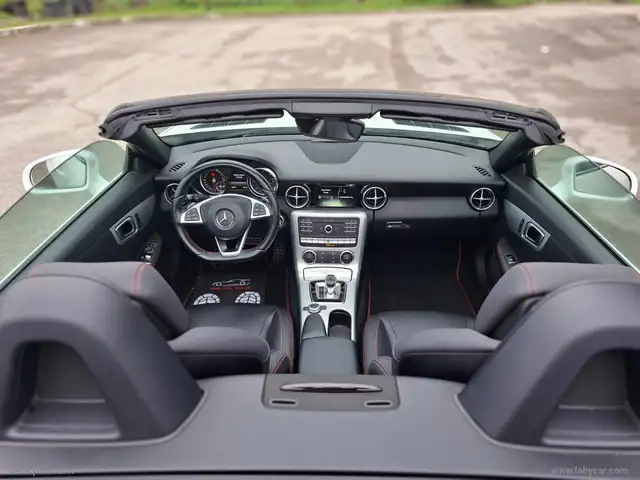 Mercedes-Benz SLC view 29
