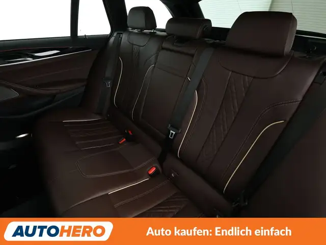 BMW 5 Series view 14