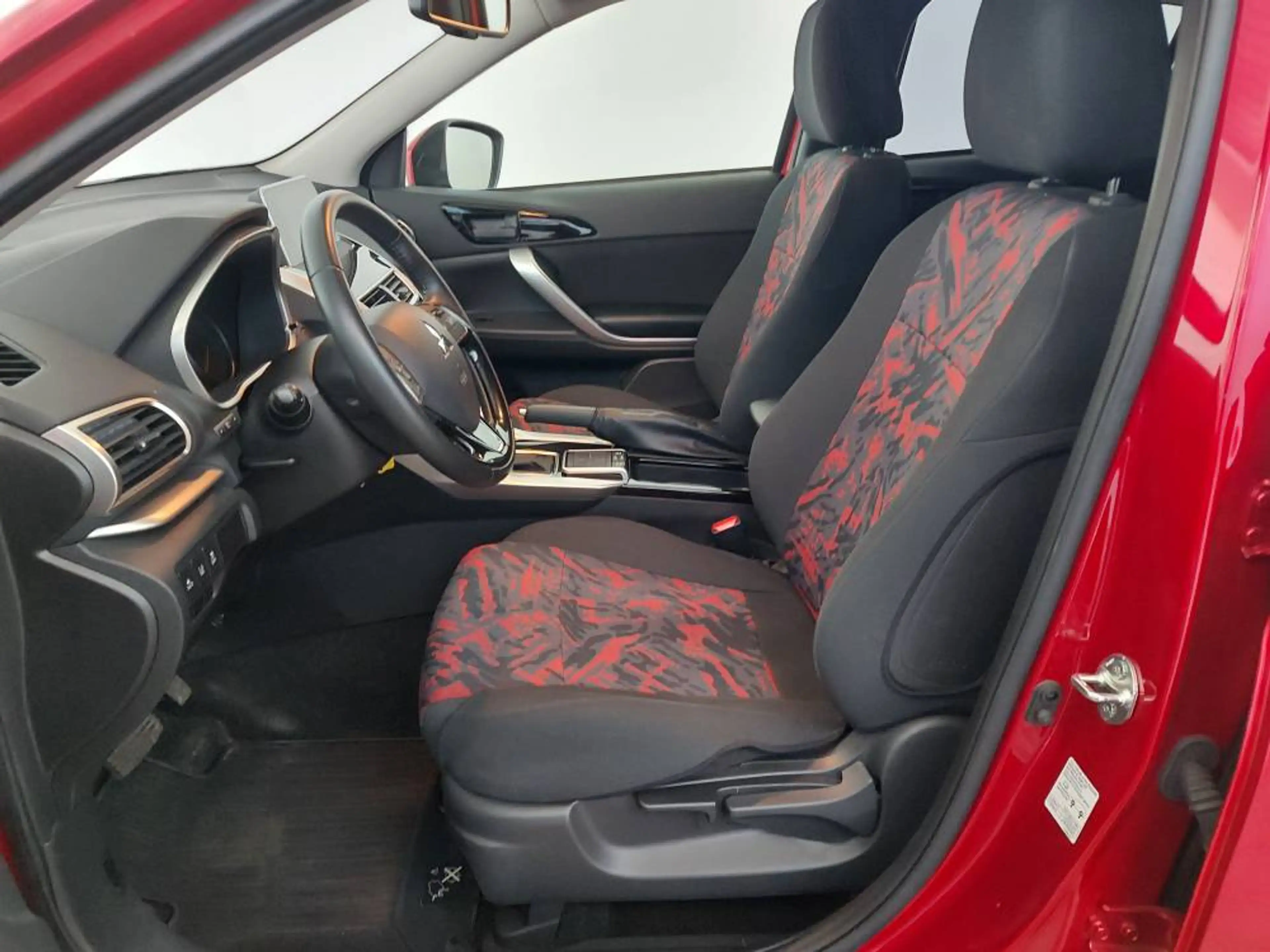 Mitsubishi Eclipse Cr. 2WD Diamant, CVT, Sitz/Scheiben Heitzung, Rück — photo 6