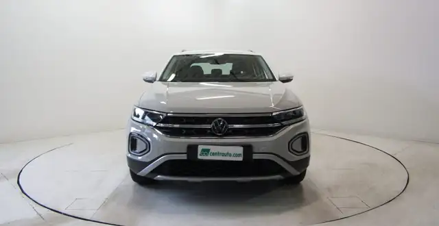 Volkswagen T-Roc view 2