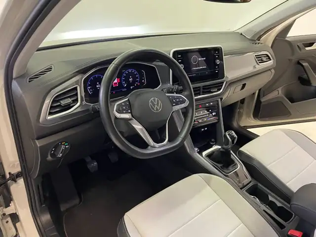 Volkswagen T-Roc view 15