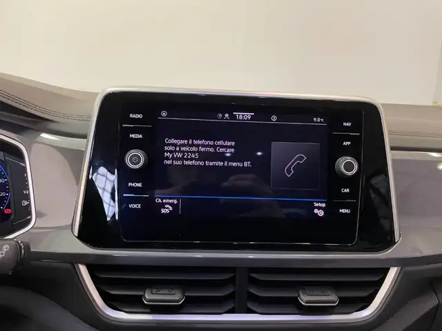 Volkswagen T-Roc view 12